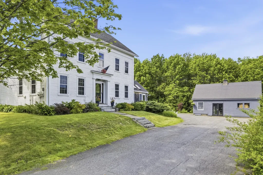 27 Hooper Street Wiscasset ME 04578