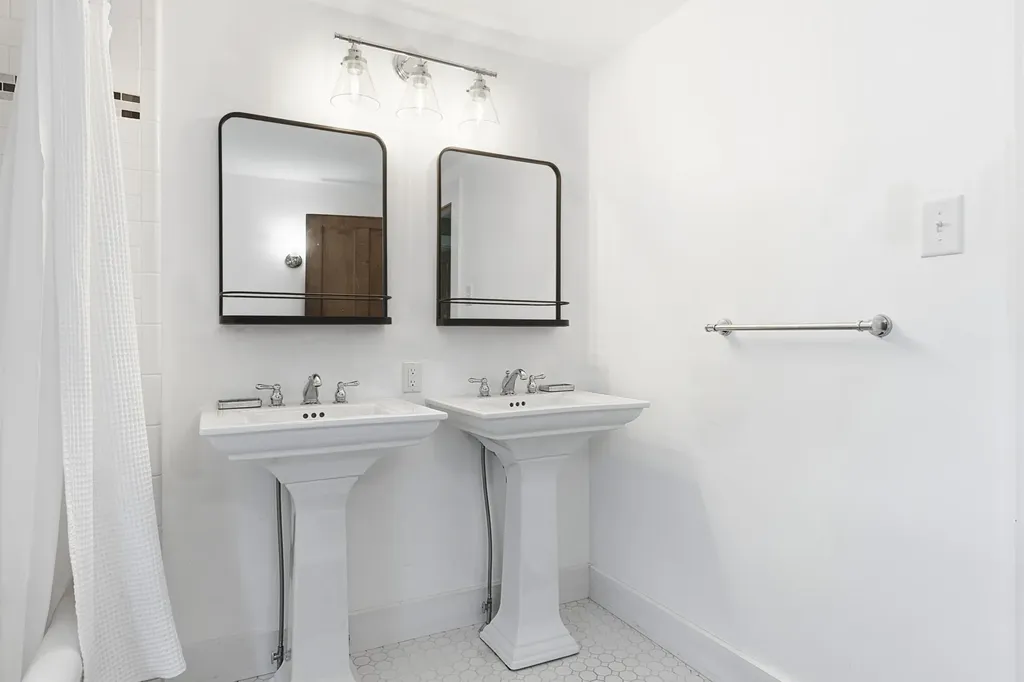27 Hooper Street Wiscasset ME 04578