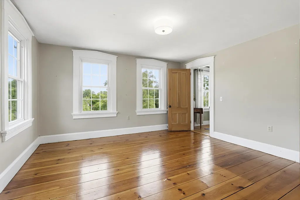 27 Hooper Street Wiscasset ME 04578