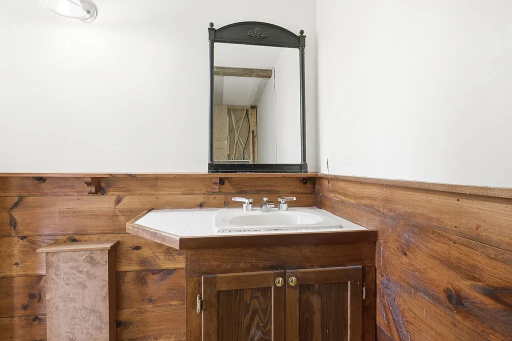 27 Hooper Street Wiscasset ME 04578
