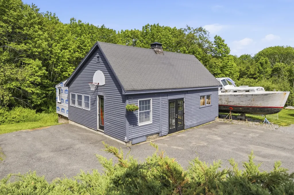 27 Hooper Street Wiscasset ME 04578