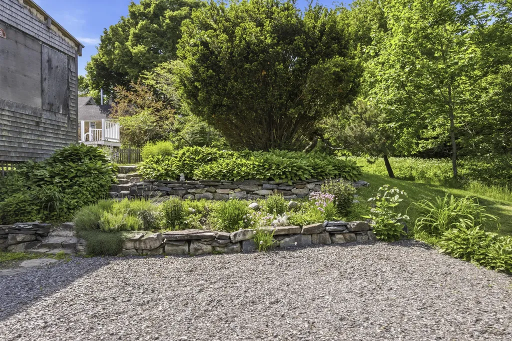 27 Hooper Street Wiscasset ME 04578