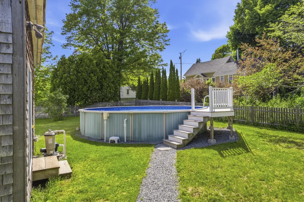 27 Hooper Street Wiscasset ME 04578