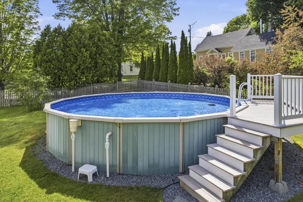 27 Hooper Street Wiscasset ME 04578