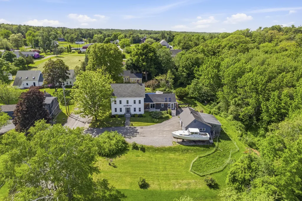 27 Hooper Street Wiscasset ME 04578