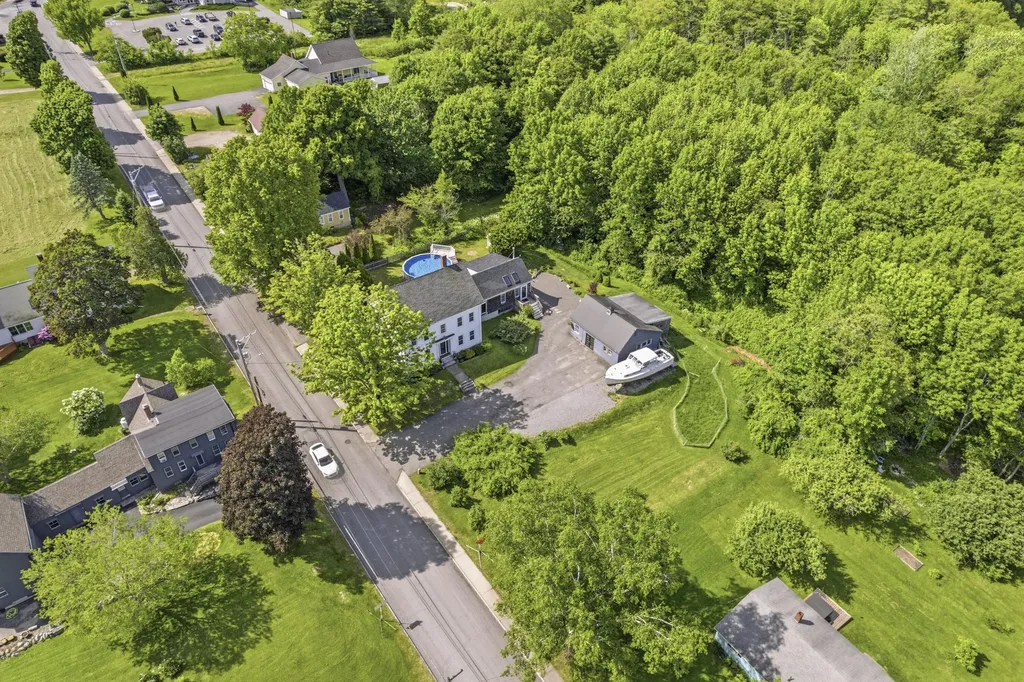 27 Hooper Street Wiscasset ME 04578