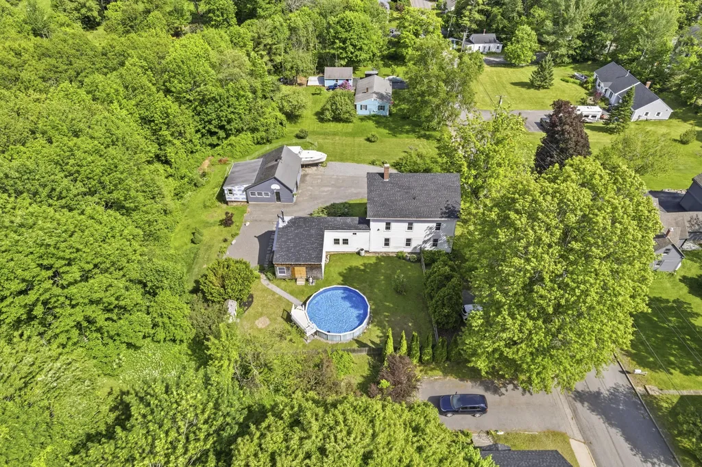27 Hooper Street Wiscasset ME 04578