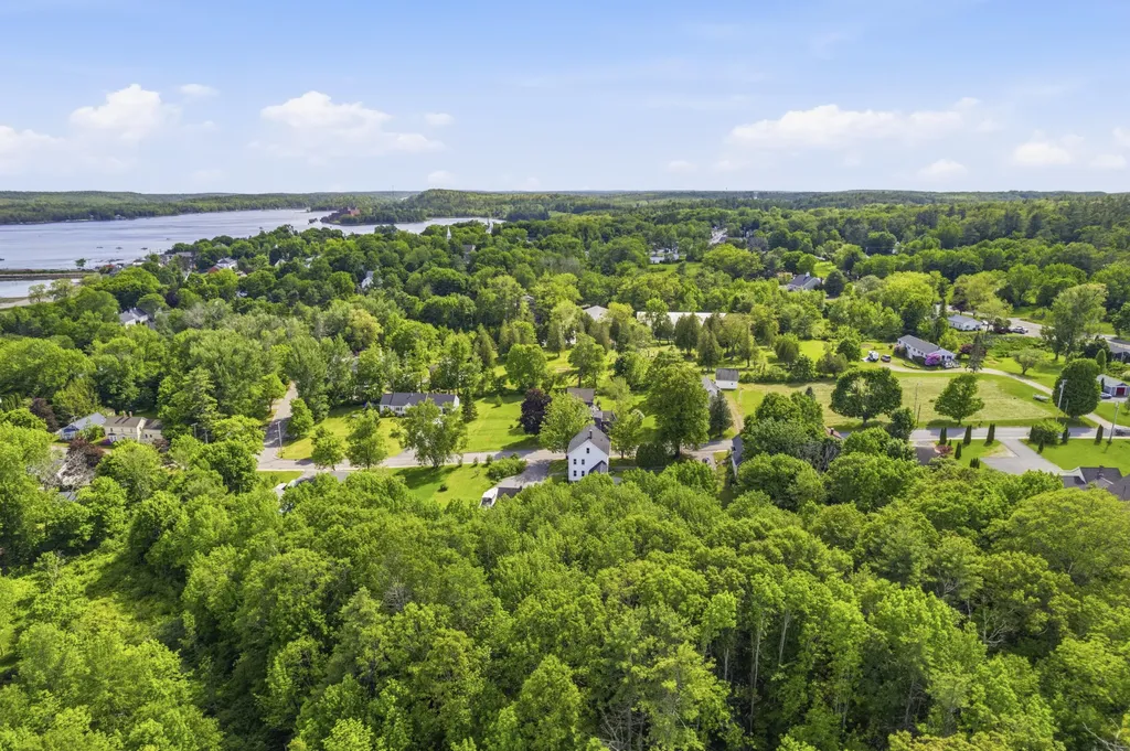 27 Hooper Street Wiscasset ME 04578