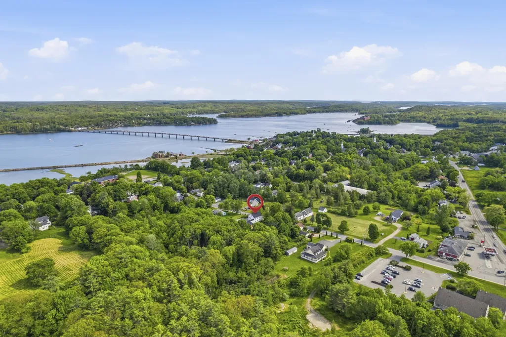 27 Hooper Street Wiscasset ME 04578