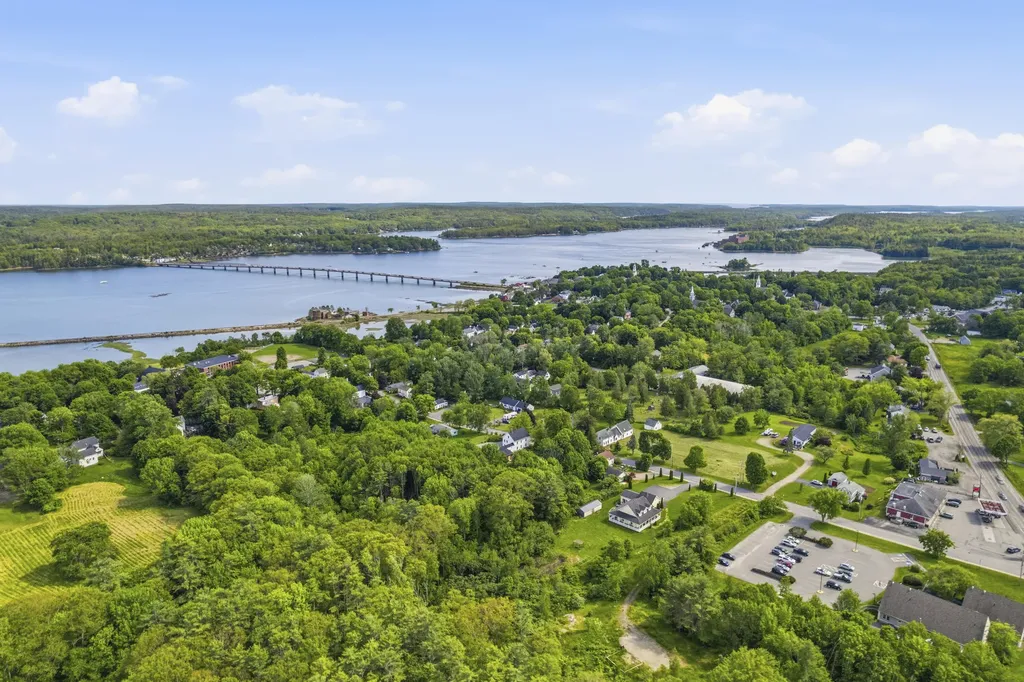 27 Hooper Street Wiscasset ME 04578