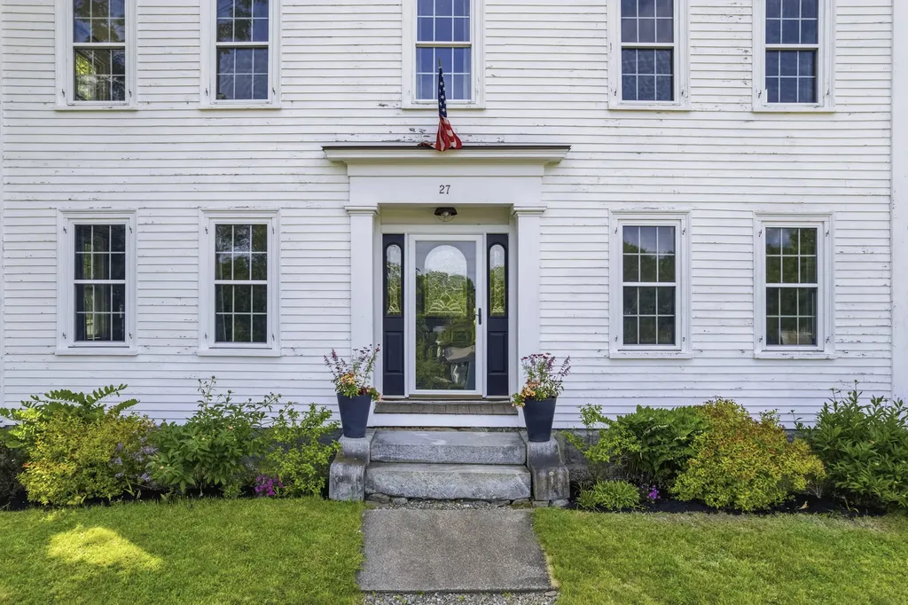 27 Hooper Street Wiscasset ME 04578