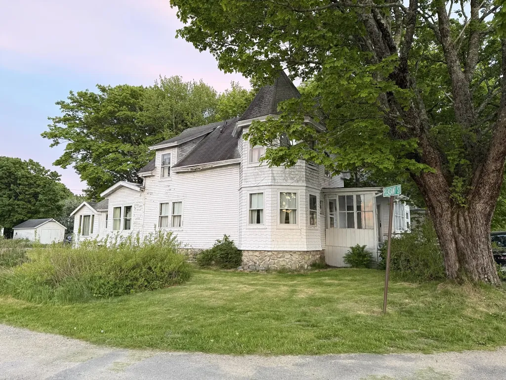 25 Pleasant Street Vinalhaven ME 04863