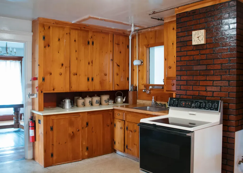 25 Pleasant Street Vinalhaven ME 04863