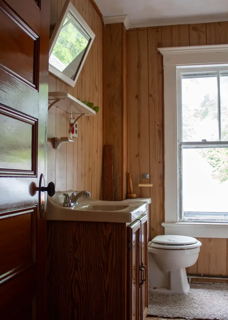 25 Pleasant Street Vinalhaven ME 04863