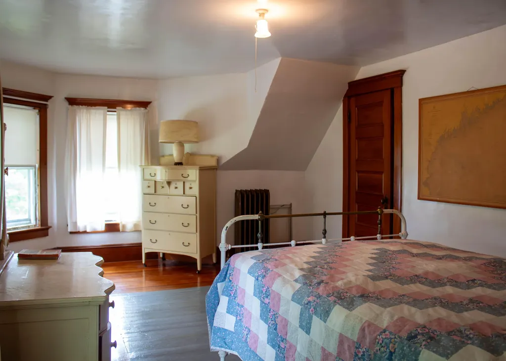 25 Pleasant Street Vinalhaven ME 04863