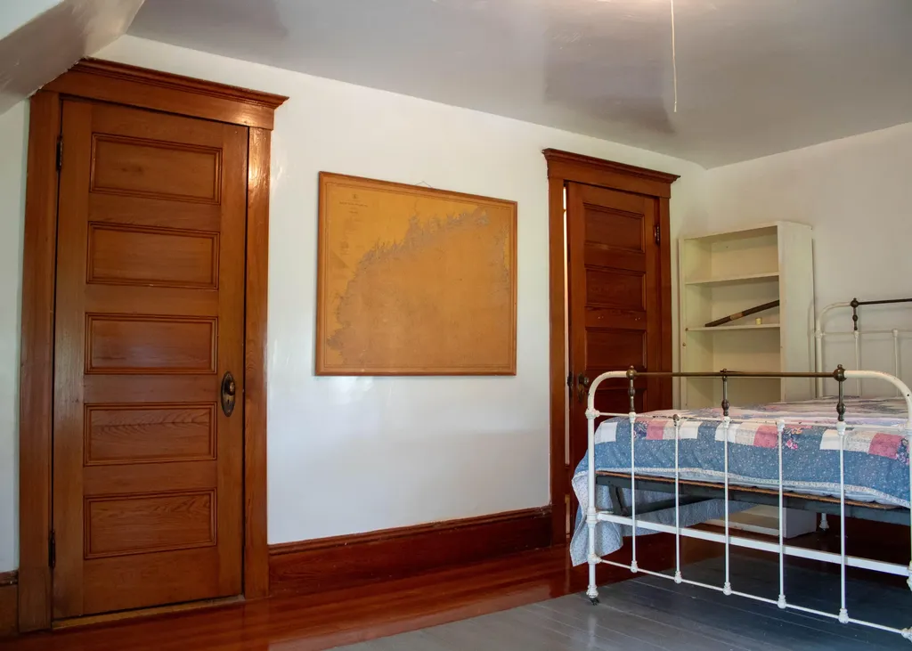 25 Pleasant Street Vinalhaven ME 04863