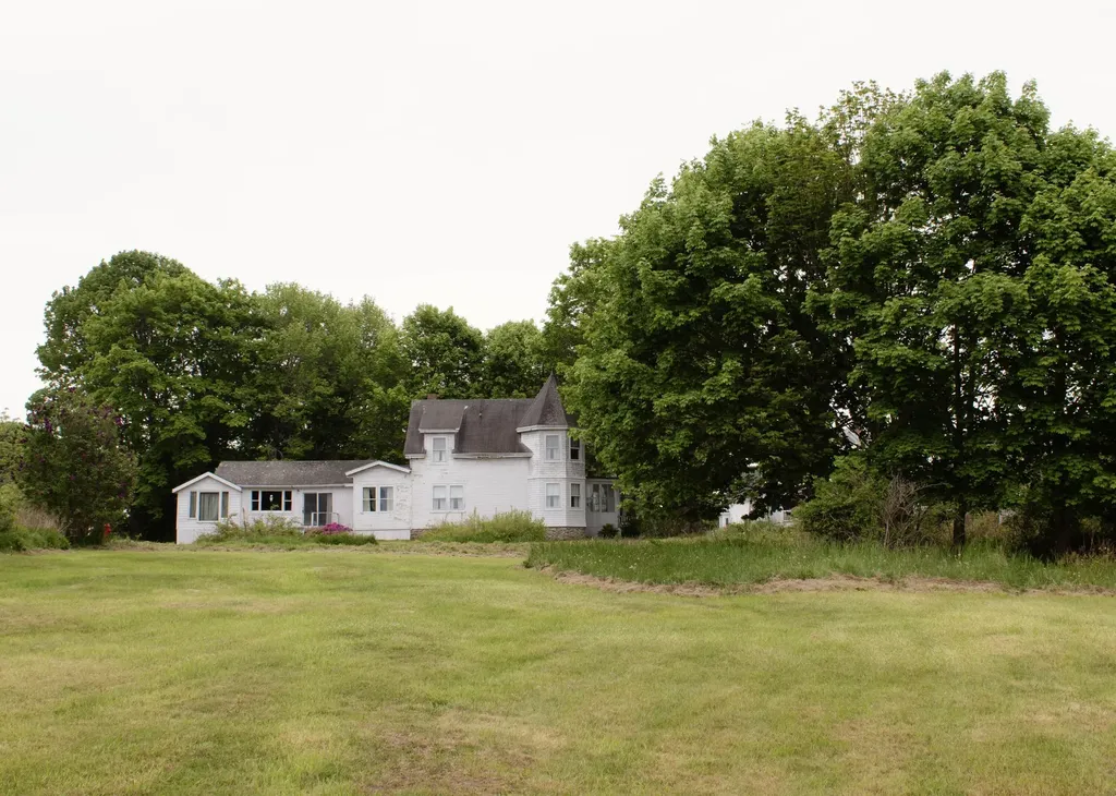 25 Pleasant Street Vinalhaven ME 04863