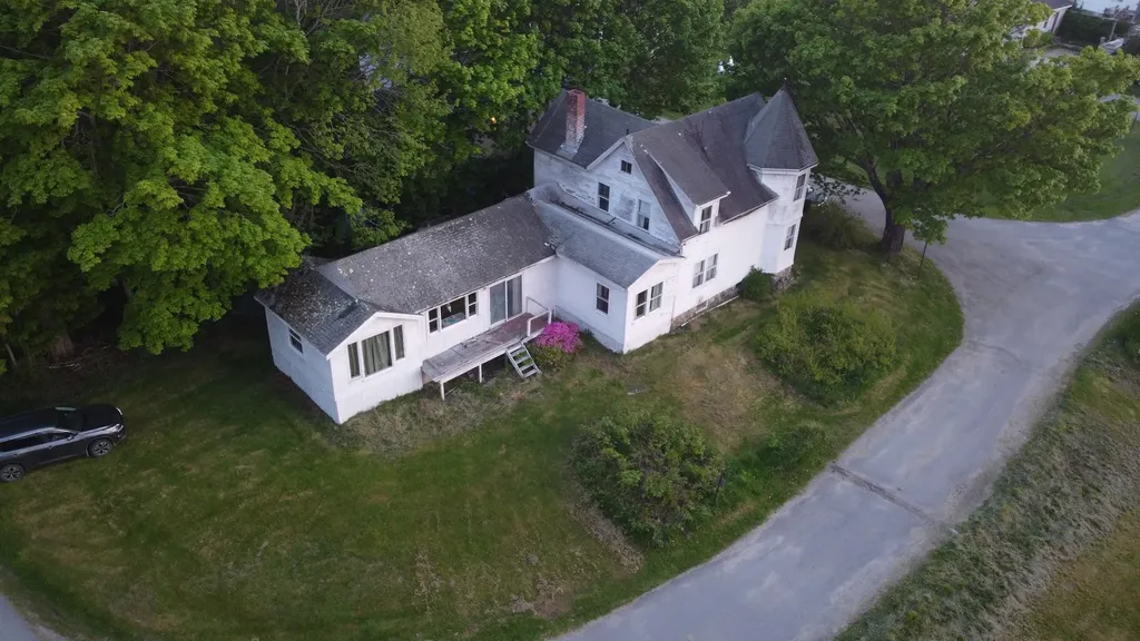 25 Pleasant Street Vinalhaven ME 04863