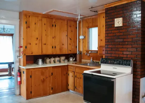 25 Pleasant Street Vinalhaven ME 04863