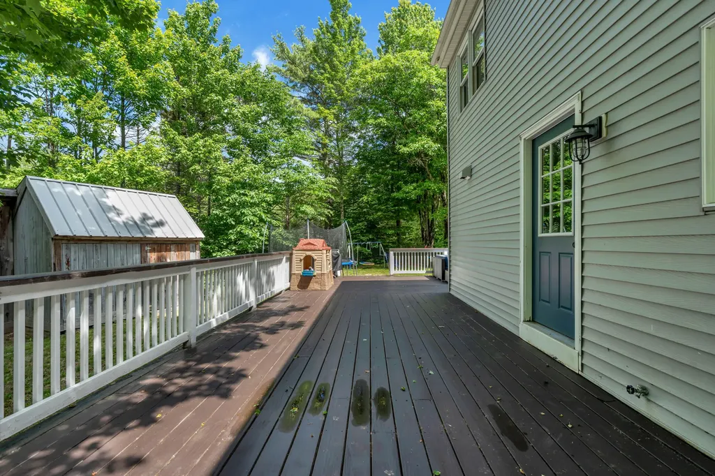 30 Reservoir Road Paris ME 04281