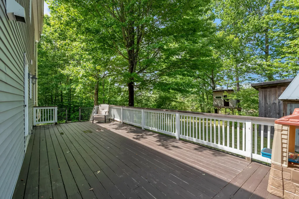 30 Reservoir Road Paris ME 04281