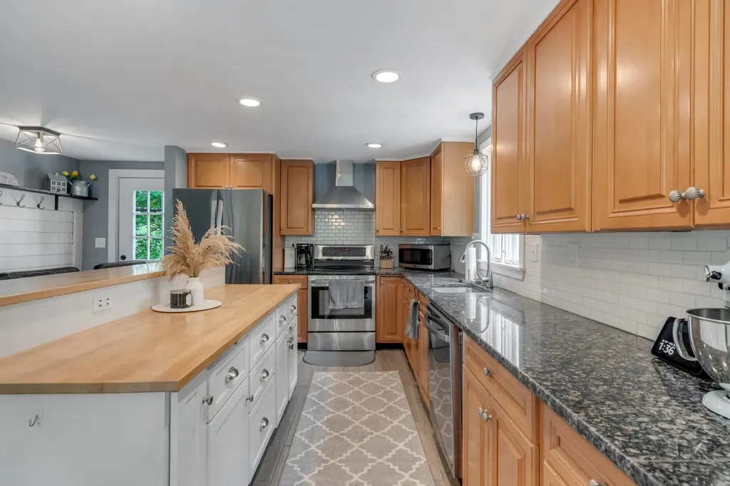 30 Reservoir Road Paris ME 04281