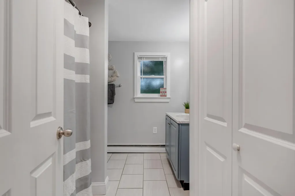 30 Reservoir Road Paris ME 04281