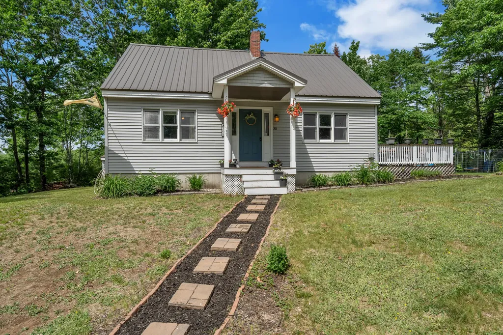 30 Reservoir Road Paris ME 04281