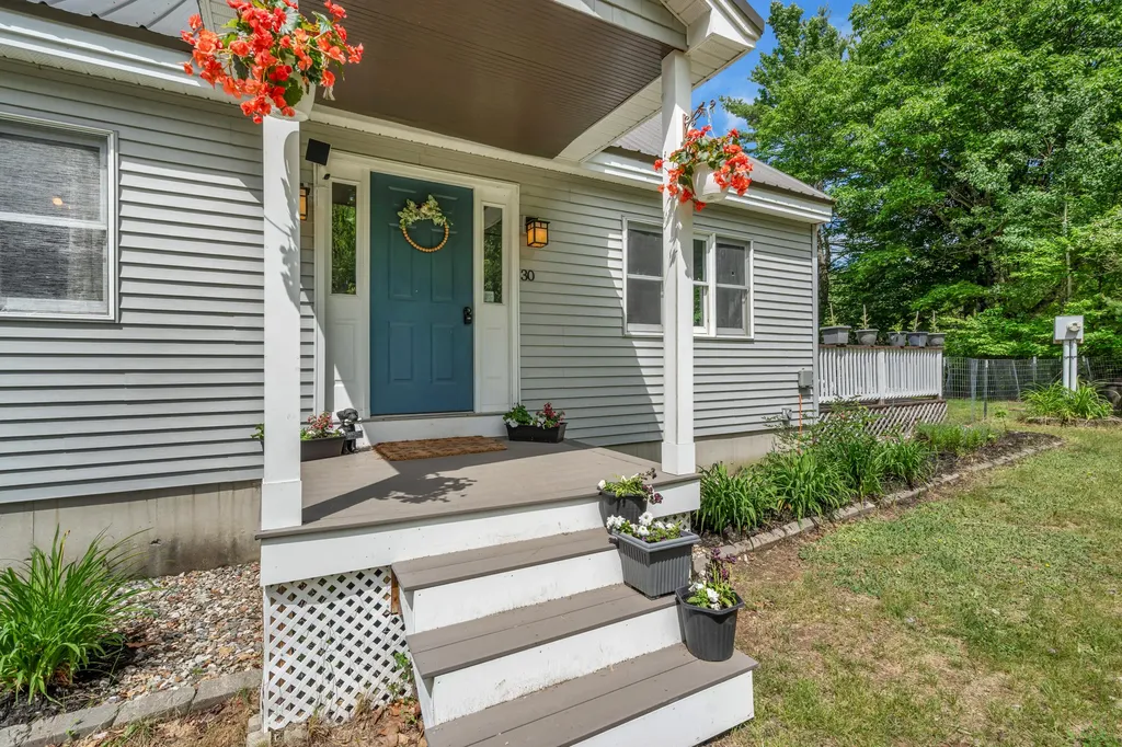 30 Reservoir Road Paris ME 04281