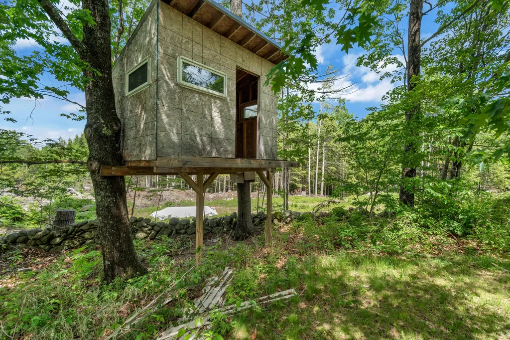 30 Reservoir Road Paris ME 04281