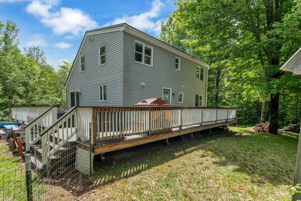 30 Reservoir Road Paris ME 04281