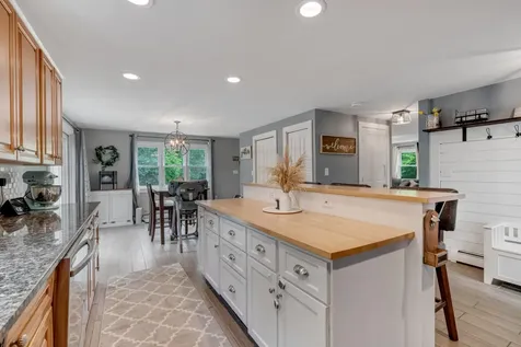 30 Reservoir Road Paris ME 04281