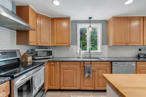 30 Reservoir Road Paris ME 04281