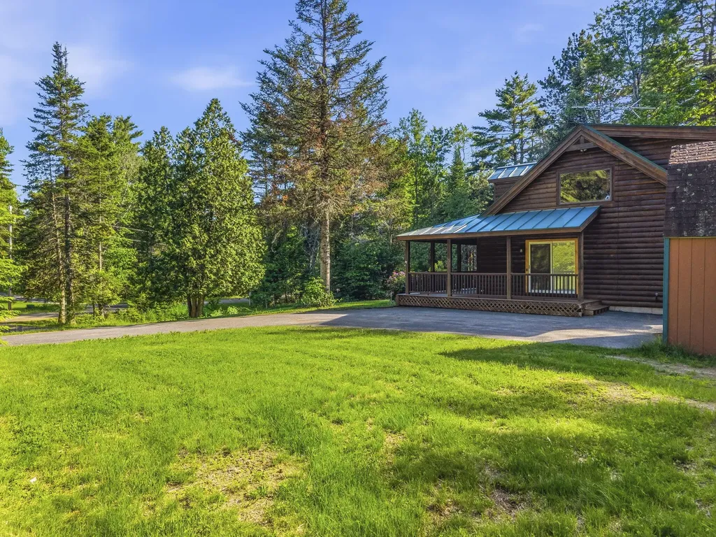 31 Evergreen Drive China ME 04358