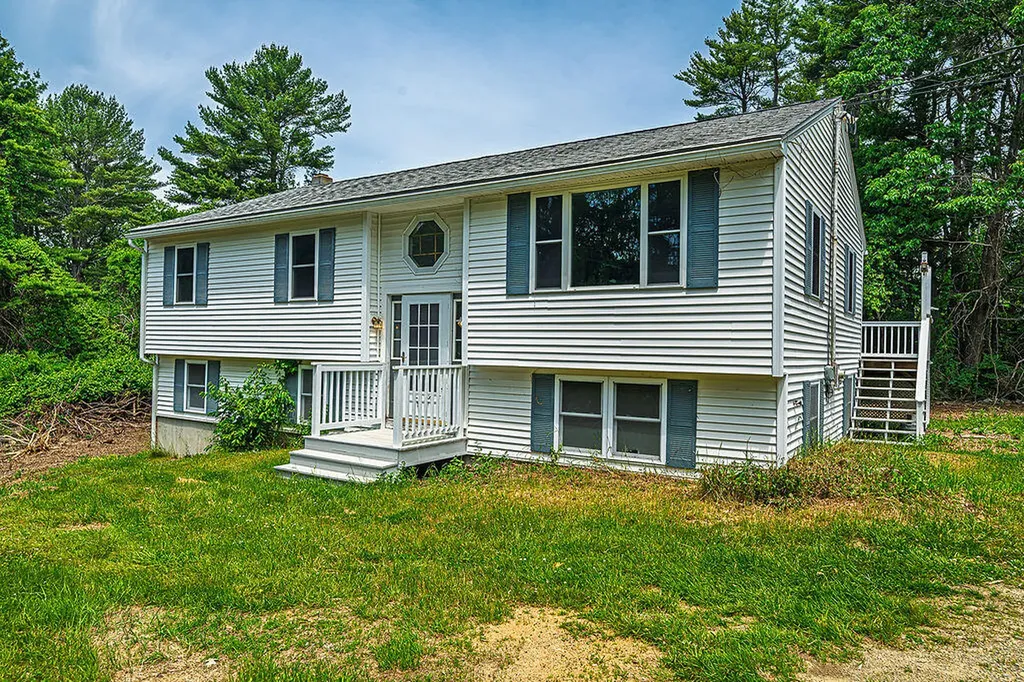 11 E Rocky Hill Road NE York ME 03909