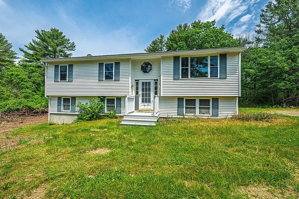 11 E Rocky Hill Road NE York ME 03909