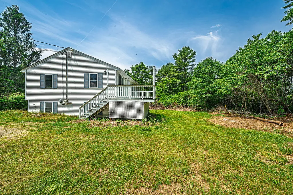 11 E Rocky Hill Road NE York ME 03909