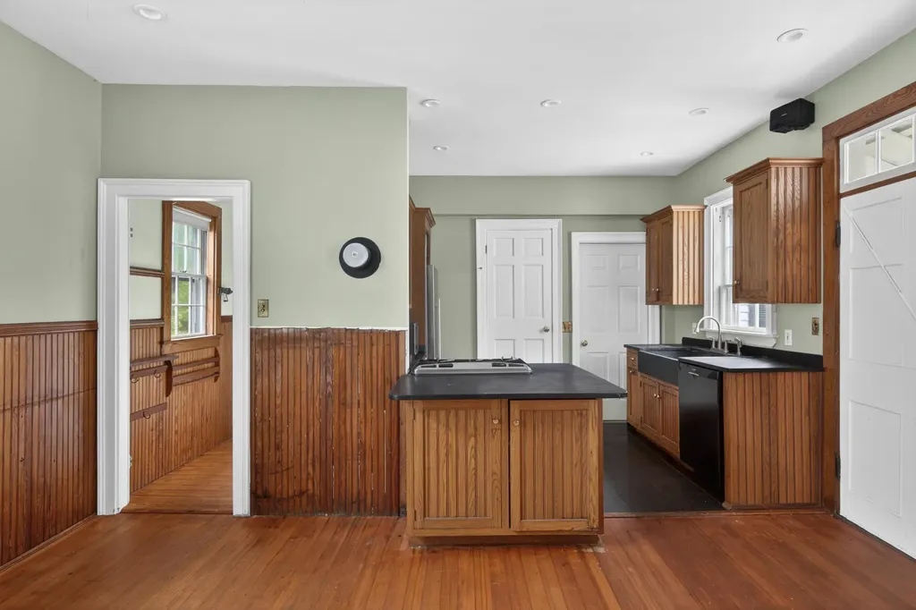 33 Main Street Thomaston ME 04861