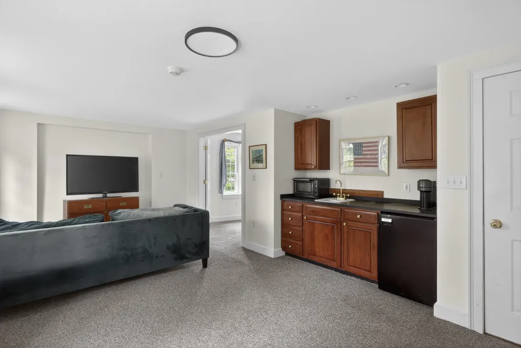 33 Main Street Thomaston ME 04861