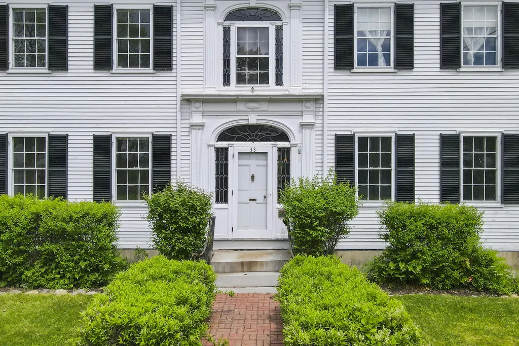 33 Main Street Thomaston ME 04861