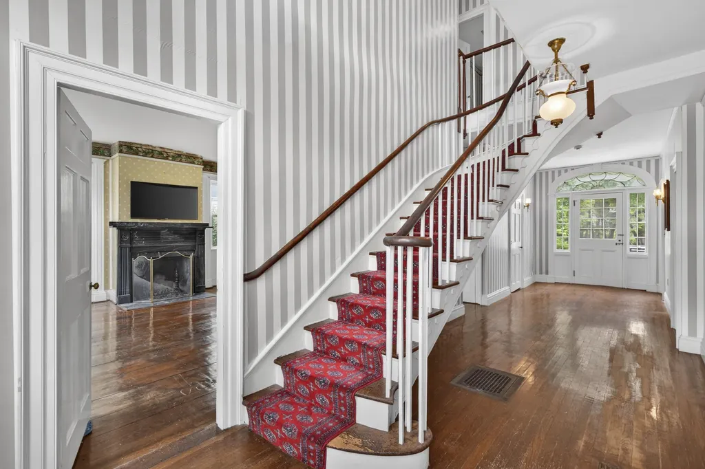 33 Main Street Thomaston ME 04861