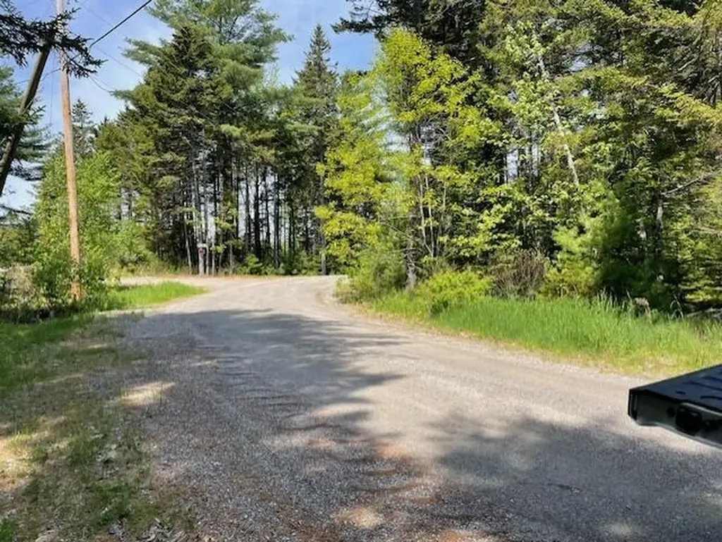 16 Woody Lane Cushing ME 04563