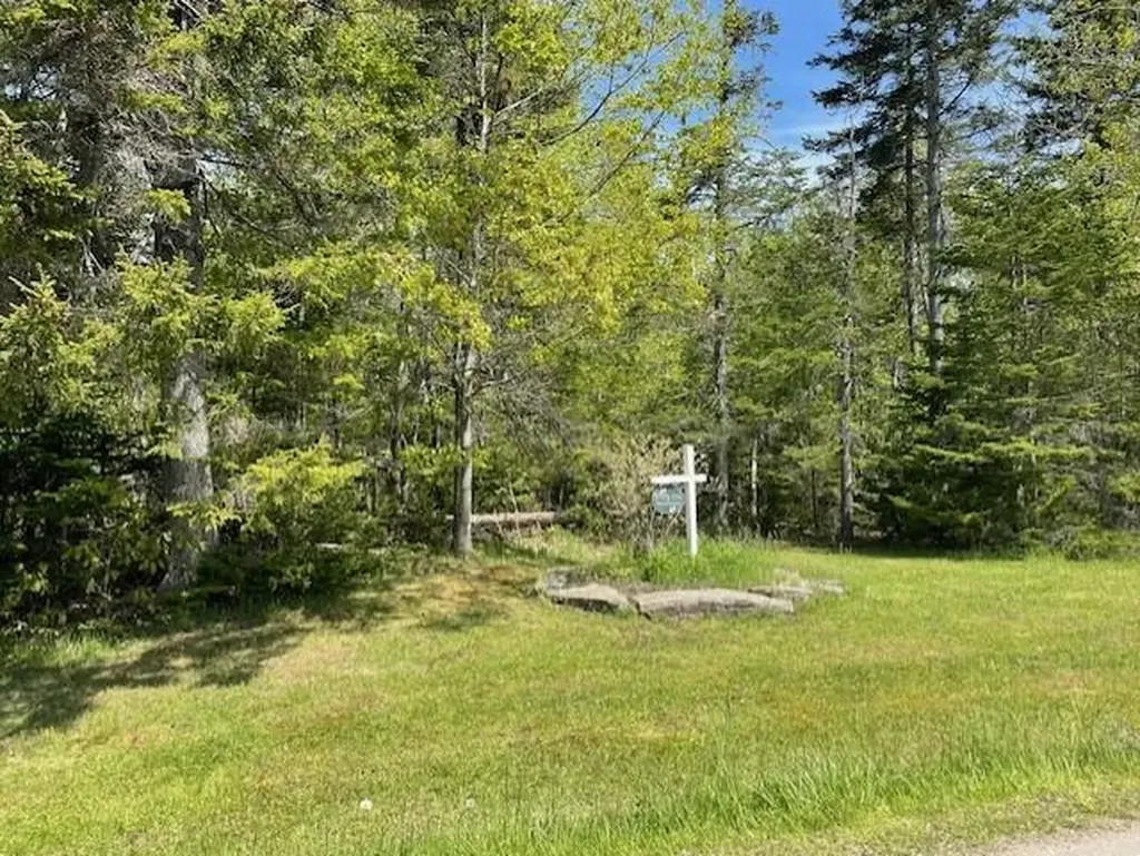 16 Woody Lane Cushing ME 04563