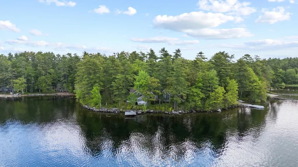 19 Tapley Cove Road Raymond ME 04071