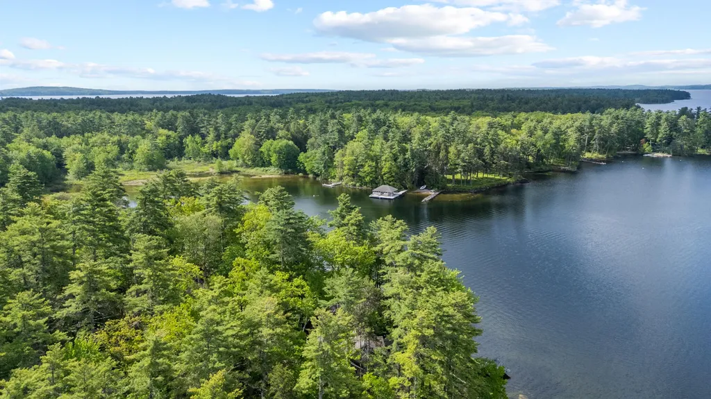 19 Tapley Cove Road Raymond ME 04071