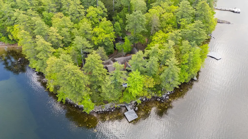 19 Tapley Cove Road Raymond ME 04071