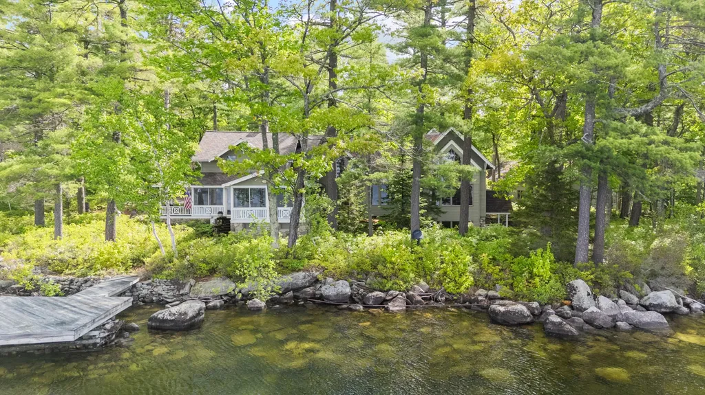 19 Tapley Cove Road Raymond ME 04071