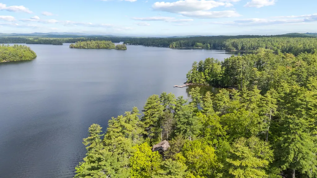 19 Tapley Cove Road Raymond ME 04071