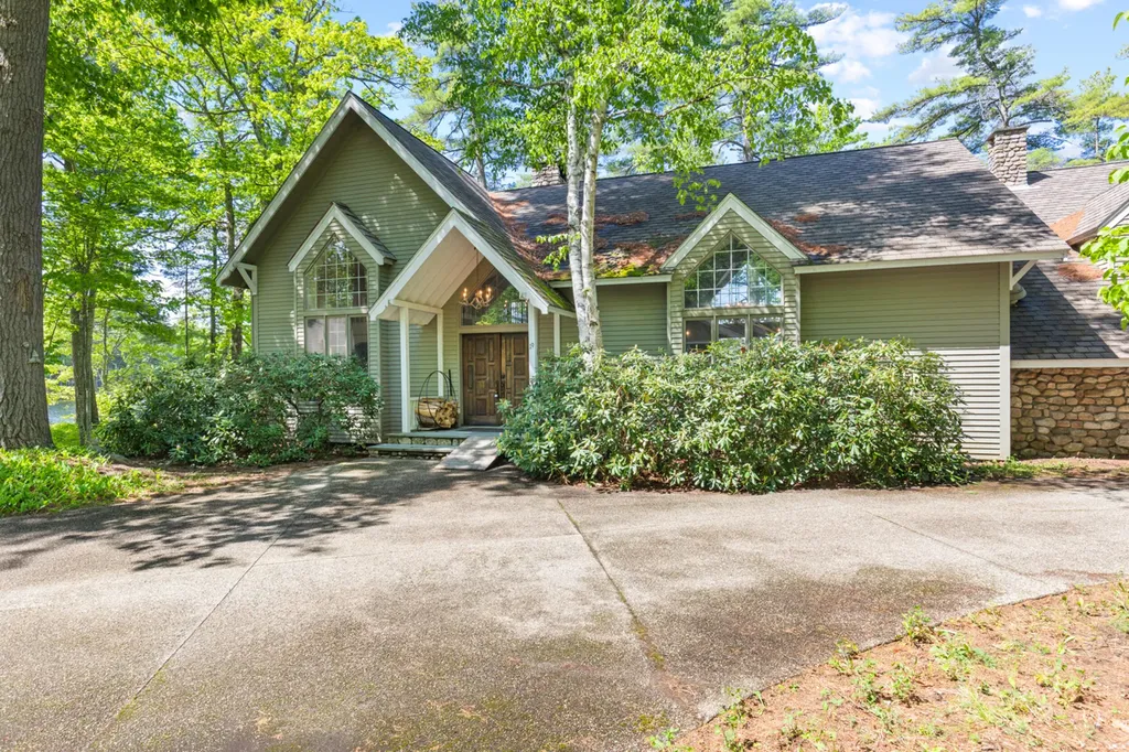 19 Tapley Cove Road Raymond ME 04071