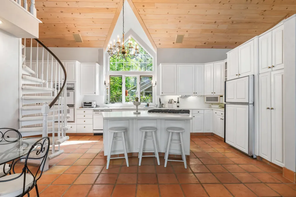 19 Tapley Cove Road Raymond ME 04071